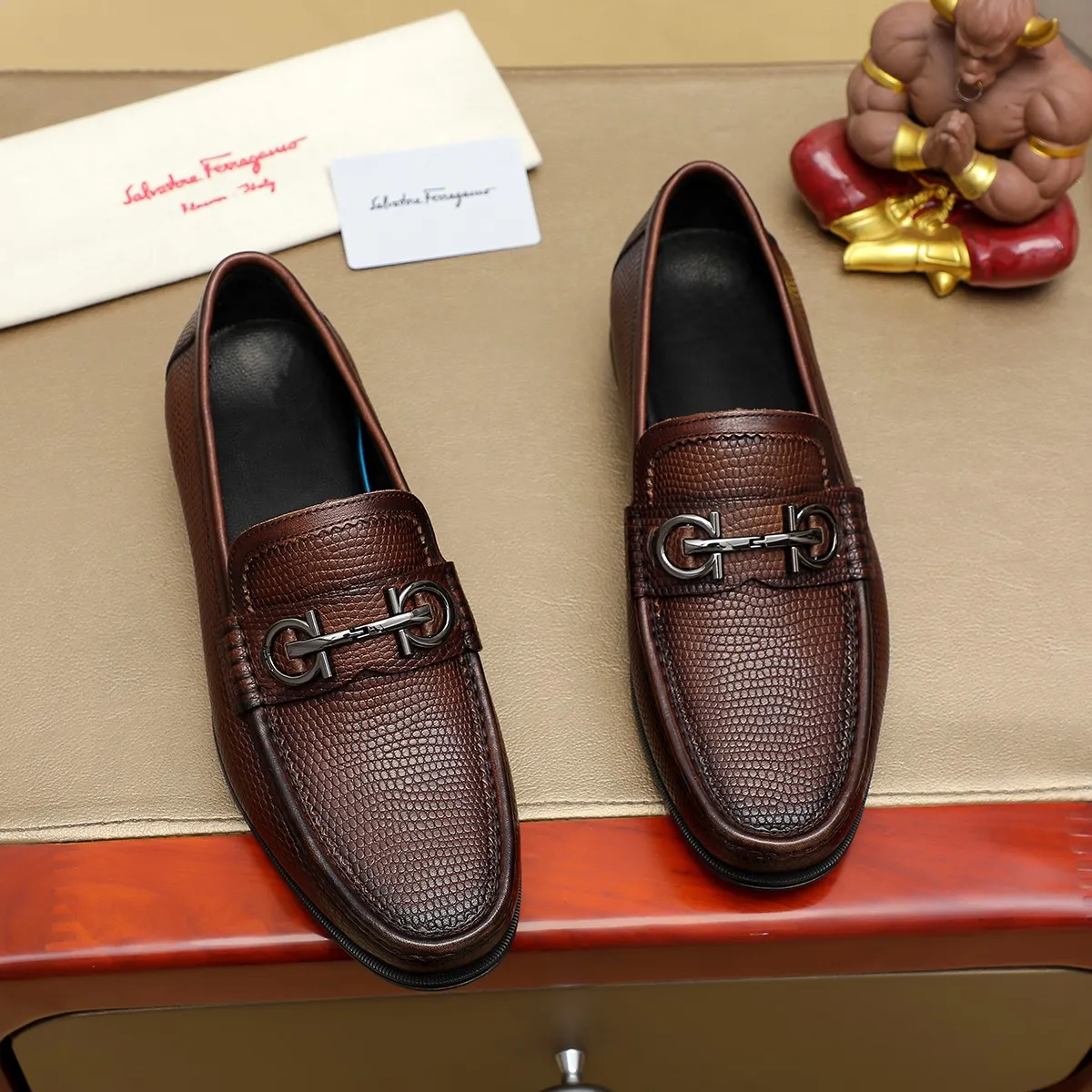 Men's shoes 250 🕷🕷🐂【Ferragamo】Ferragamo Popular fashionable casual shoes🇨🇳Official website counter 1:1 production, original mold opening💯Good quality can be seen, imported high-end first-layer pebbled calfskin, water-dyed🐂leather lining🌿very clear texture, high-quality waterproof, non-slip and wear-resistant outsole🎋high quality and low price, truly handmade🍓, color optional! Code number 38-44 (45. To be customized)